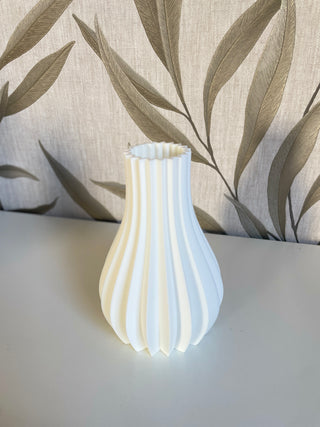 VASE 3D bauchig geriffelt weiß