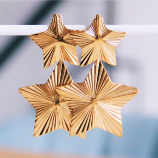 Ohrring „Sternennacht“ mit kleinerem und größeren Stern