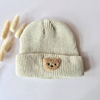 Rammelaartje Bär Beanie – Beige warme Strickmütze für Babys und Kleinkinder