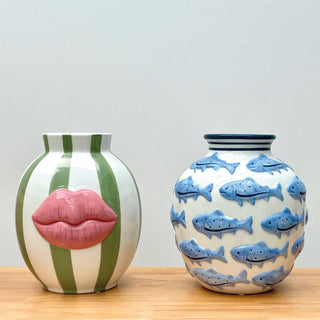 Keramikvase mit Fischmotiv in Blau – Poetische Design-Vase für Slow-Life-Dekoration