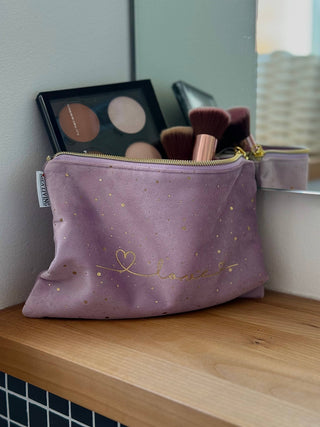 Kosmetiktasche „LOVE“ aus Samt in Rosa – Beauty Bag mit goldenem Schriftzug – Make-up Tasche 22x15 cm