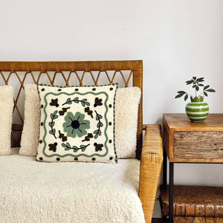 Keramikvase mit Wellenrand in Grün – Handwerkliche Design-Vase für dein Zuhause