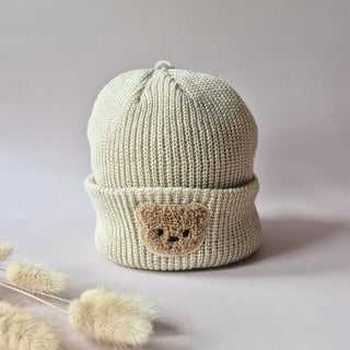 Rammelaartje Bär Beanie – Beige warme Strickmütze für Babys und Kleinkinder