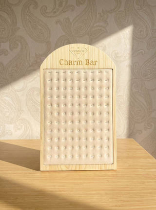 Großes schickes Holzdisplay 99 Charms 42 x 25,5 cm elegant