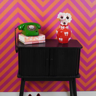 Runde Bauchvase aus Dolomit – Bunte moderne Dekovase | Housevitamin - Rot/Rosa - 14x14x19cm