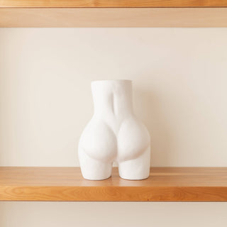 Nackte Keramik-Skulptur