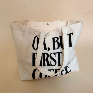 „OK, BUT FIRST COFFEE“ Tote Bag – Canvas Stofftasche aus Baumwolle | Statement Shopper von GOOD GIRL BAD HABITS