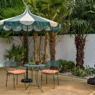Sonnenschirm Grün gestreift mit Fransen – Outdoor Deko modern Balkon & Terrasse Ø235 cm