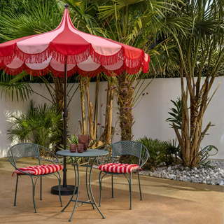 Sonnenschirm Rot gestreift mit Fransen – Outdoor Deko modern Balkon & Terrasse Ø235 cm