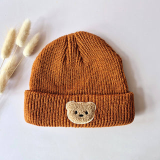 Rammelaartje Bär Beanie – Rostfarbene warme Strickmütze für Babys und Kleinkinder