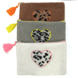 Kosmetiktasche Teddy mit Quaste – Leo-Herz Design weiß/rosa | 22 × 15 cm