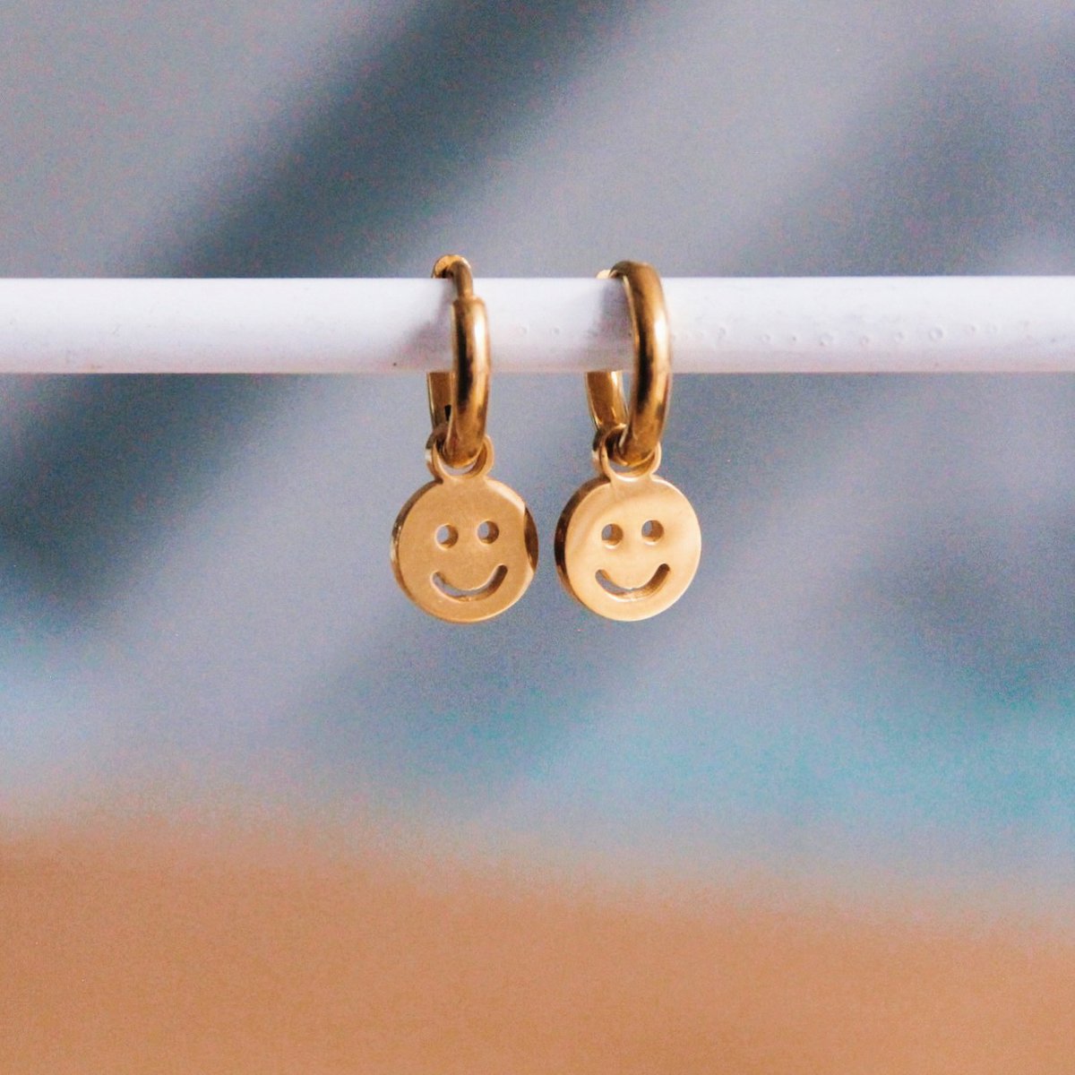 Creolen aus Edelstahl mit Smiley – Gold