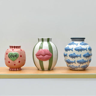 Keramikvase „Love“ in Rosa – Poetische Design-Vase mit Herzmotiv L14 B13,8 H15,9cm