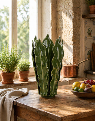 Keramikvase „Aloe Vera“ Grün – Moderne Designvase mit Blattstruktur | H 31 cm