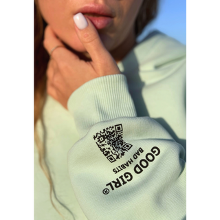 Oversized Boxy Fit Hoodie mit Rückprint – Statement Sweatshirt aus Bio-Baumwolle | GOOD GIRL BAD HABITS
