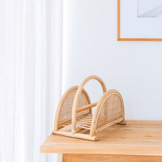 Alor Zeitungsständer aus Rattan – Handgefertigter Magazinhalter mit 2 Fächern